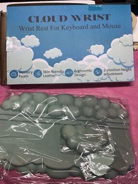 NWT Cloud Wrist Keyboard and Mouse Memory Foam 2 Position Adjustment